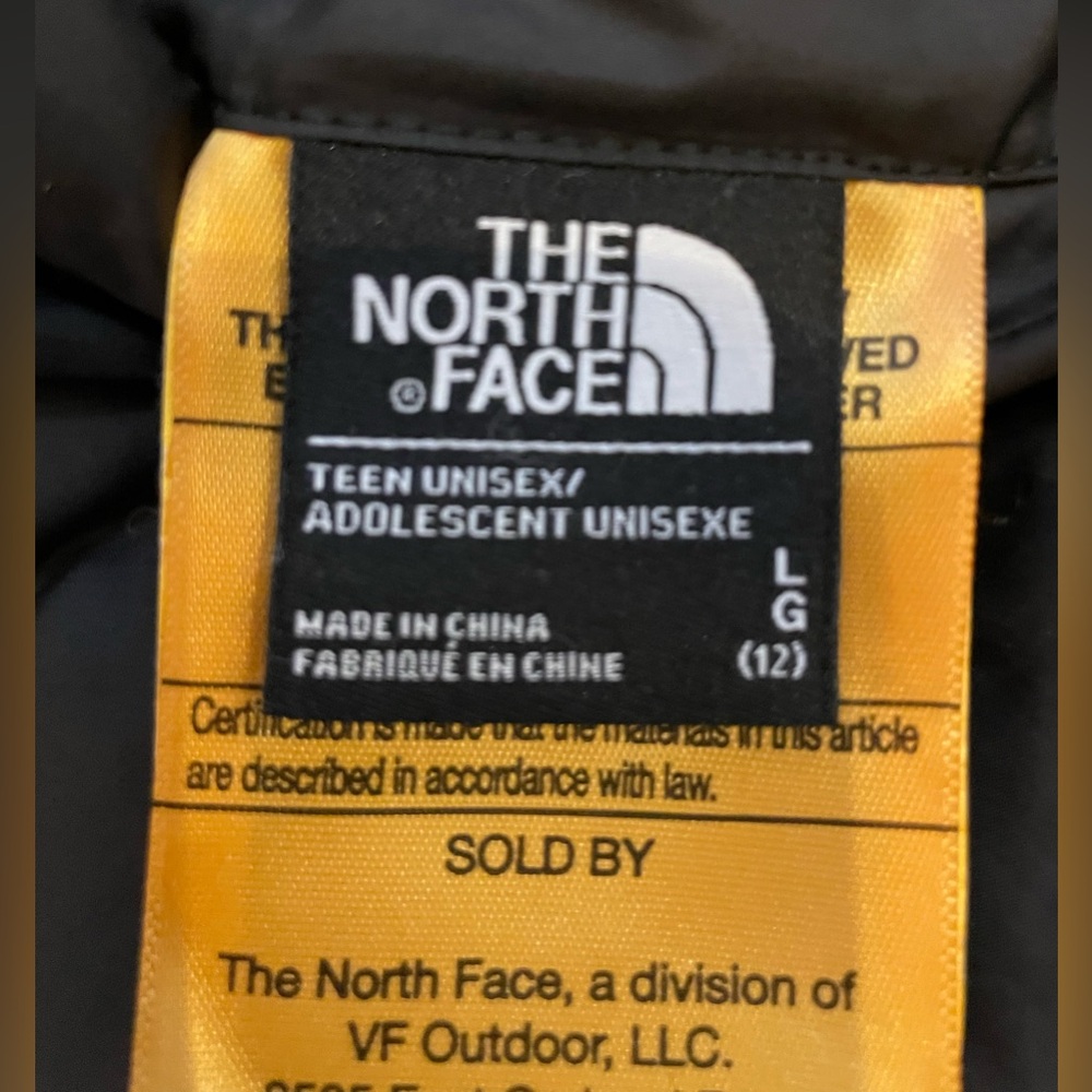 The North Face youth puffer jacket. Black. Large (12) - Picture 5 of 5